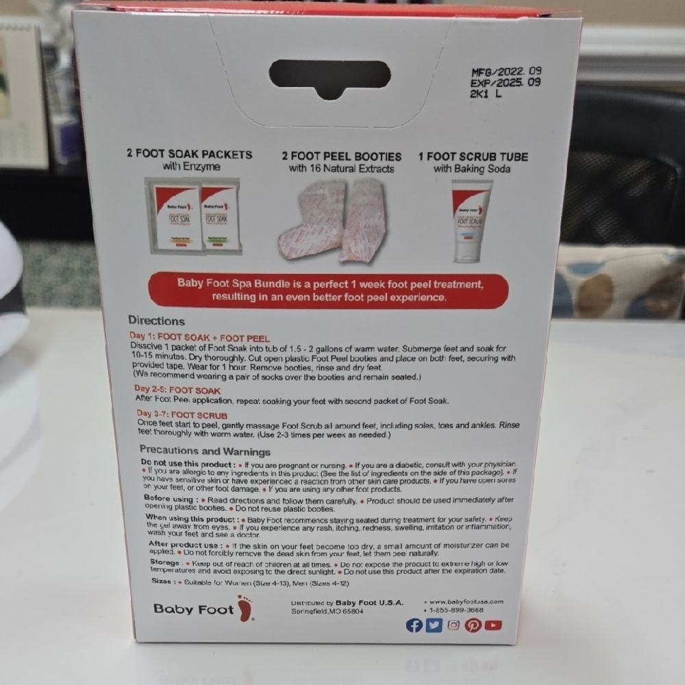 White Hand & Foot Care Spa Bundle - Picture 2 of 5